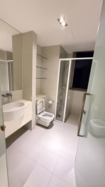 The Wharf Residence, 7 Tong Watt Road, 2 Bedrooms, 1,066 sqft, Condominium For Rent, by Steven Wen, 500075484 - Bathroom - PropertyGuru.com.sg