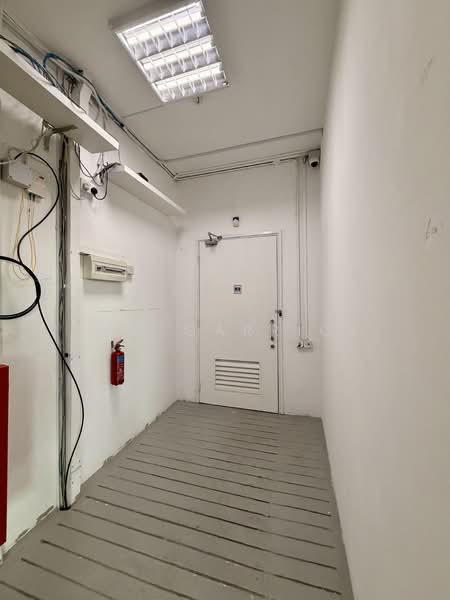 The Splendour, 31 Bukit Batok Crescent, 1,270 sqft, Light Industrial (B1) For Rent, by Teo Garrick, 500075491 - Corridor - CommercialGuru.com.sg