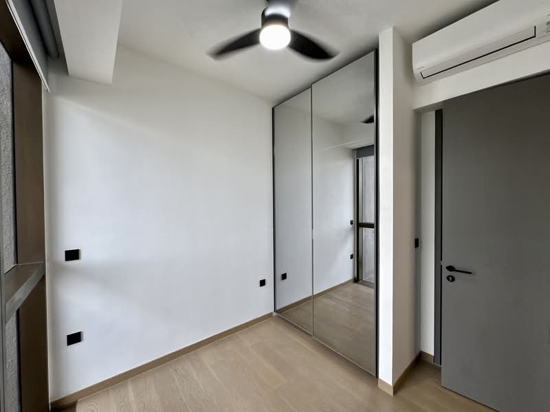 The Landmark, 173 Chin Swee Road, 1 Bedroom, 495 sqft, Condominium For Rent, by Scott Loh, 500075492 - Master Bedroom with blinds installed - PropertyGuru.com.sg