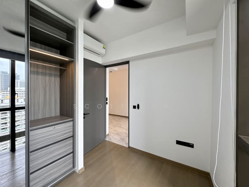 The Landmark, 173 Chin Swee Road, 1 Bedroom, 495 sqft, Condominium For Rent, by Scott Loh, 500075492 - Master Bedroom with blinds installed - PropertyGuru.com.sg