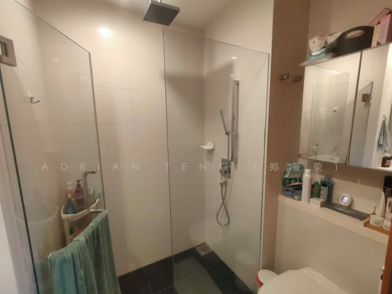 Lumiere Apartment For Sale at S$ 1,150,000 | PropertyGuru Singapore - Bathroom