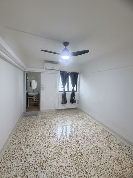 10 Gloucester Road, 10 Gloucester Road, 2 Bedrooms, 720 sqft, HDB Flat For Sale, by Irene Chan, 500075546 - Bathroom - PropertyGuru.com.sg
