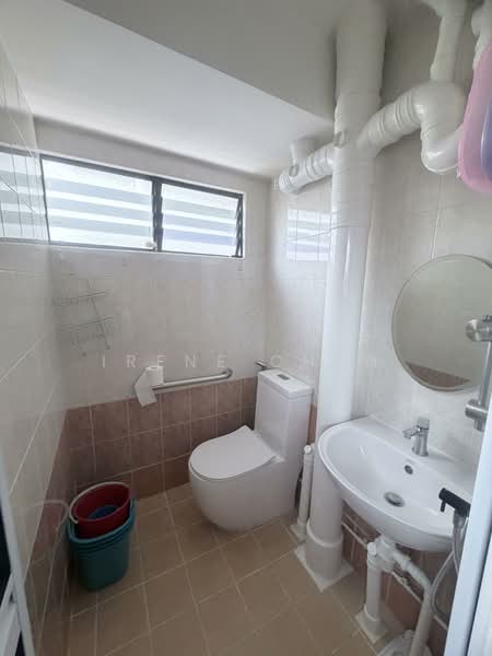10 Gloucester Road, 10 Gloucester Road, 2 Bedrooms, 720 sqft, HDB Flat For Sale, by Irene Chan, 500075546 - Bathroom - PropertyGuru.com.sg