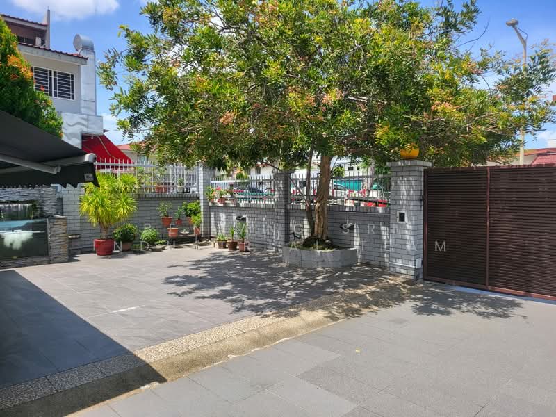 Suits Short Term Lease User! Rare Corner Gem at Simpang Bedok – Huge Land, Park 5 Cars, Jalan Chempaka Puteh, 7 Bedrooms, 1,471 sqft, Semi-Detached House For Sale, by Ben Ang SRI Industrial Team, 500075552 - Exterior - PropertyGuru.com.sg