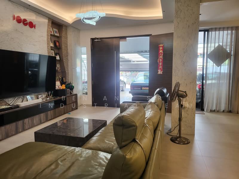 Suits Short Term Lease User! Rare Corner Gem at Simpang Bedok – Huge Land, Park 5 Cars, Jalan Chempaka Puteh, 7 Bedrooms, 1,471 sqft, Semi-Detached House For Sale, by Ben Ang SRI Industrial Team, 500075552 - Living Room - PropertyGuru.com.sg