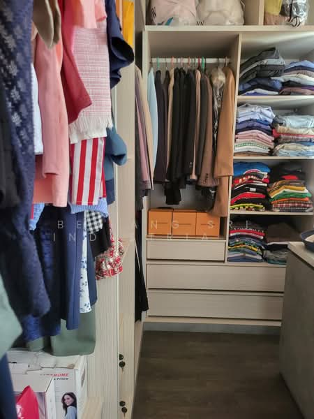 Suits Short Term Lease User! Rare Corner Gem at Simpang Bedok – Huge Land, Park 5 Cars, Jalan Chempaka Puteh, 7 Bedrooms, 1,471 sqft, Semi-Detached House For Sale, by Ben Ang SRI Industrial Team, 500075552 - Interior - PropertyGuru.com.sg