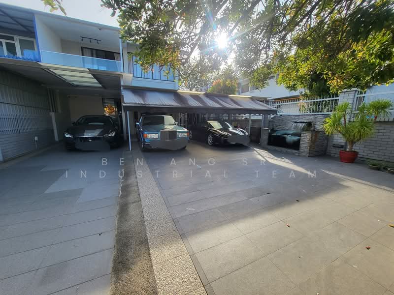 Suits Short Term Lease User! Rare Corner Gem at Simpang Bedok – Huge Land, Park 5 Cars, Jalan Chempaka Puteh, 7 Bedrooms, 1,471 sqft, Semi-Detached House For Sale, by Ben Ang SRI Industrial Team, 500075552 - Exterior - PropertyGuru.com.sg