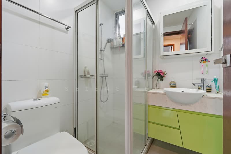 La Casa Condominium For Sale at S$ 1,250,000 | PropertyGuru Singapore - Bathroom