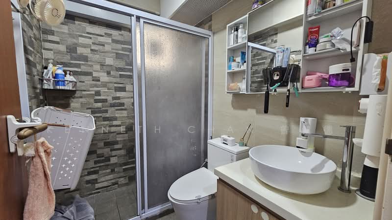 266C Punggol Way HDB Flat For Sale at S$ 770,000 | PropertyGuru Singapore - Bathroom