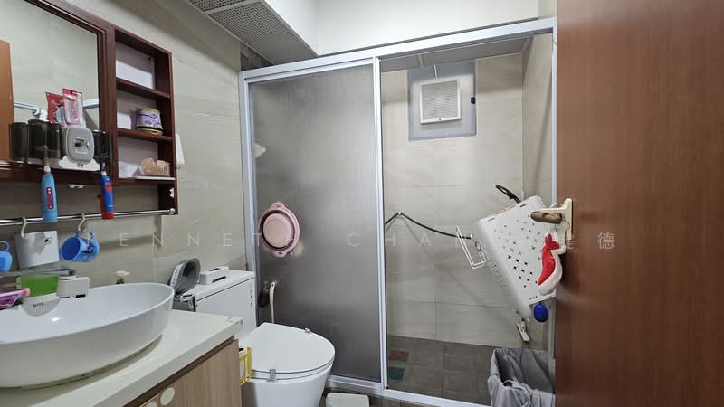 266C Punggol Way HDB Flat For Sale at S$ 770,000 | PropertyGuru Singapore - Bathroom