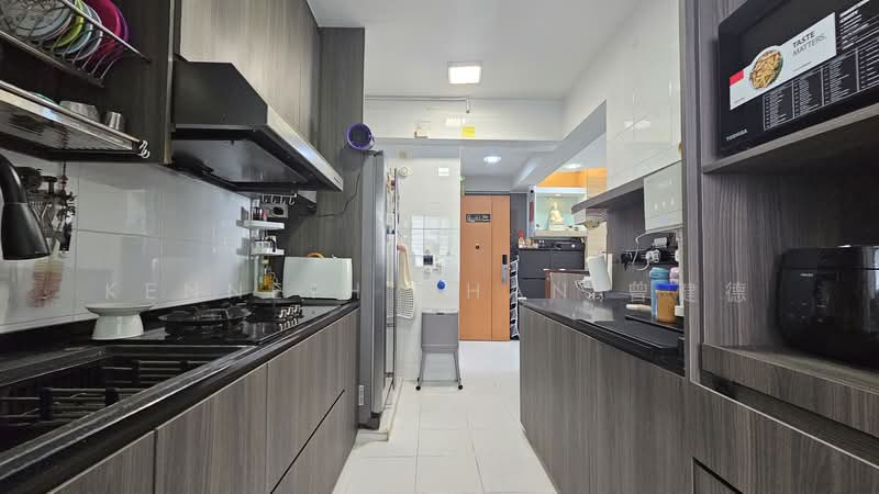 266C Punggol Way HDB Flat For Sale at S$ 770,000 | PropertyGuru Singapore - Kitchen