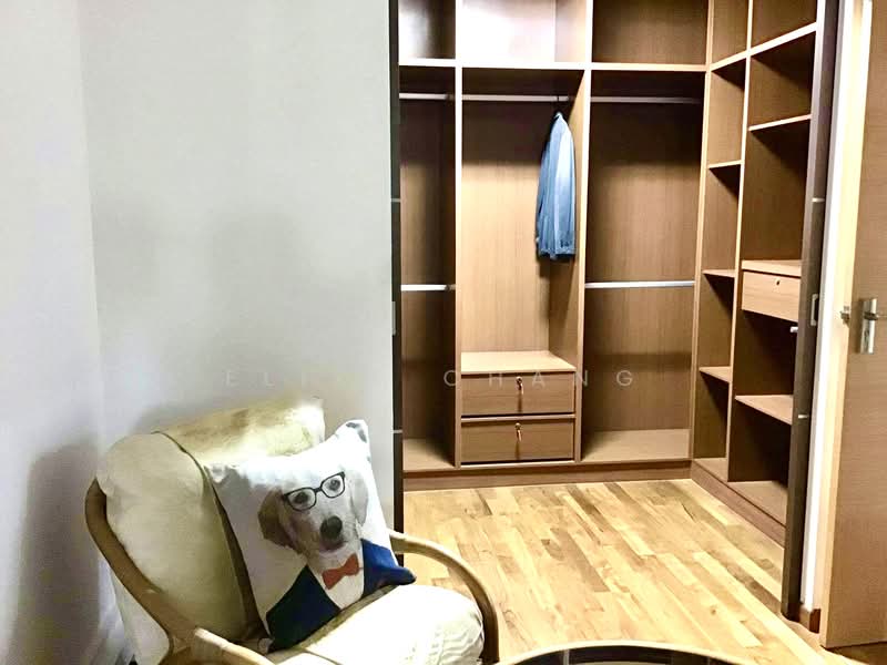 Master bedroom walk-in wardrobe 