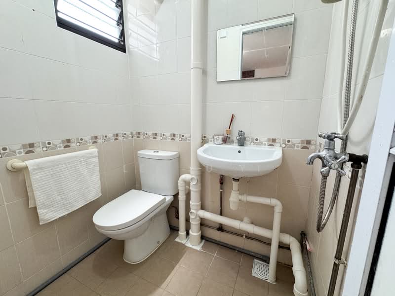 124 Ang Mo Kio Avenue 6 HDB Flat For Sale at S$ 449,000 | PropertyGuru Singapore - Bathroom