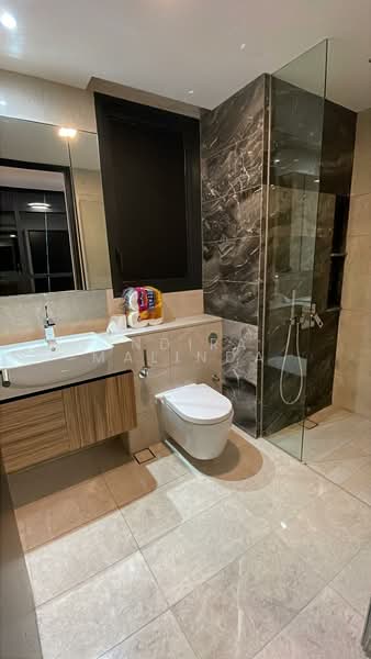Pullman Residences, 18 Dunearn Road, 3 Bedrooms, 1,163 sqft, Condominium For Sale, by Indira Malinda, 500075633 - Bathroom - PropertyGuru.com.sg