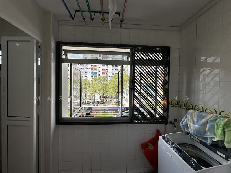 713 Jurong West Street 71 HDB Flat For Sale at S$ 560,000 | PropertyGuru Singapore - Interior