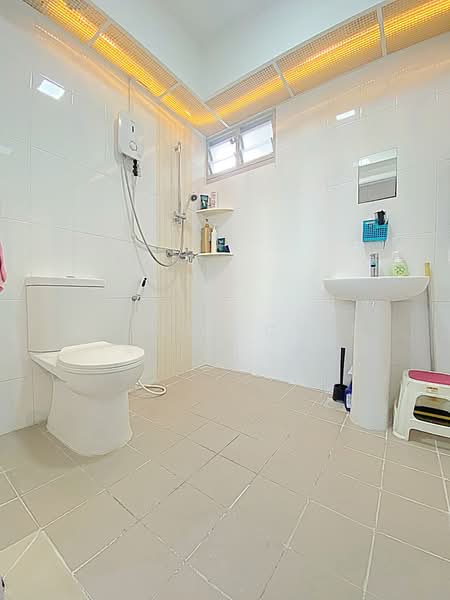 104A Canberra Street HDB Flat For Sale at S$ 560,000 | PropertyGuru Singapore - Bathroom