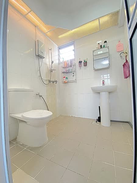 104A Canberra Street HDB Flat For Sale at S$ 560,000 | PropertyGuru Singapore - Bathroom