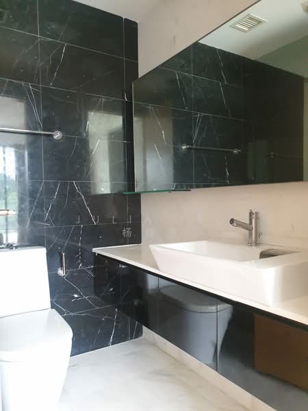 Centro Residences Condominium For Sale at S$ 2,120,400 | PropertyGuru Singapore - Bathroom