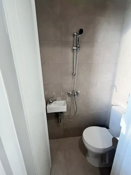 Lentor Modern, 3 Lentor Central, 3 Bedrooms, 1,109 sqft, Condominium For Rent, by Tiffany Tao 陶虹, 500075688 - Bathroom - PropertyGuru.com.sg