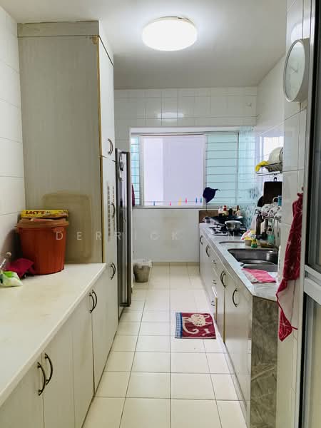 28 Ghim Moh Link HDB Flat For Sale at S$ 980,000 | PropertyGuru Singapore - Kitchen