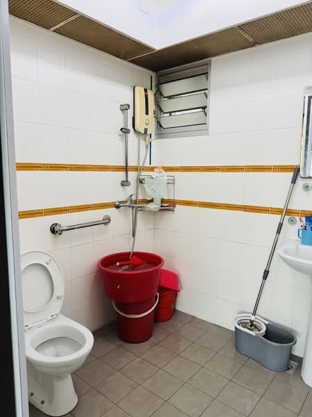 28 Ghim Moh Link, 28 Ghim Moh Link, 3 Bedrooms, 930 sqft, HDB Flat For Sale, by Derrick Ang, 500075698 - Bathroom - PropertyGuru.com.sg