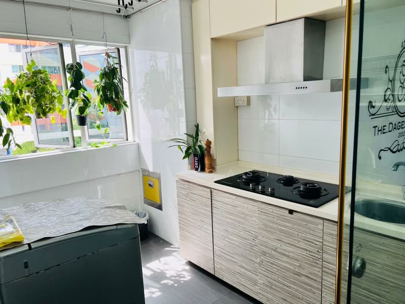 644 Yishun Street 61 HDB Flat For Sale at S$ 695,000 | PropertyGuru Singapore - Kitchen