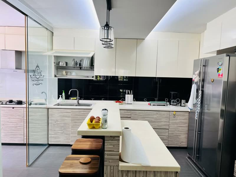 644 Yishun Street 61 HDB Flat For Sale at S$ 695,000 | PropertyGuru Singapore - Kitchen