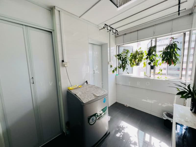 644 Yishun Street 61 HDB Flat For Sale at S$ 695,000 | PropertyGuru Singapore - laundry area