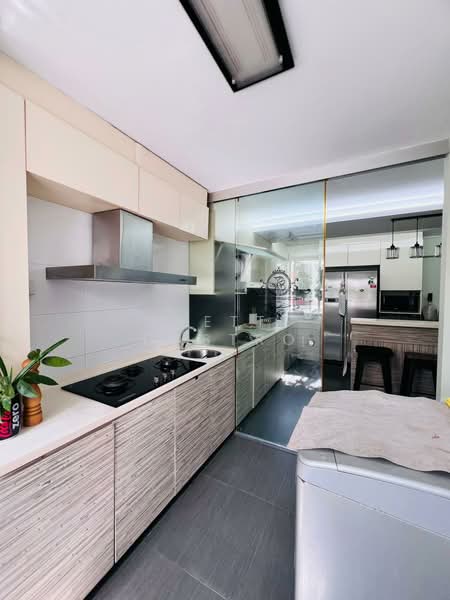 644 Yishun Street 61 HDB Flat For Sale at S$ 695,000 | PropertyGuru Singapore - Kitchen