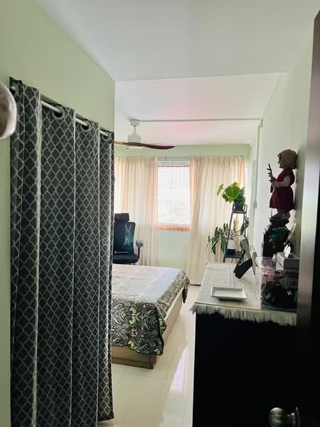 644 Yishun Street 61 HDB Flat For Sale at S$ 695,000 | PropertyGuru Singapore - Master Bedroom 
