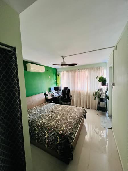 644 Yishun Street 61 HDB Flat For Sale at S$ 695,000 | PropertyGuru Singapore - Master Bedroom 