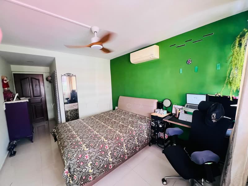 644 Yishun Street 61 HDB Flat For Sale at S$ 695,000 | PropertyGuru Singapore - Master Bedroom 