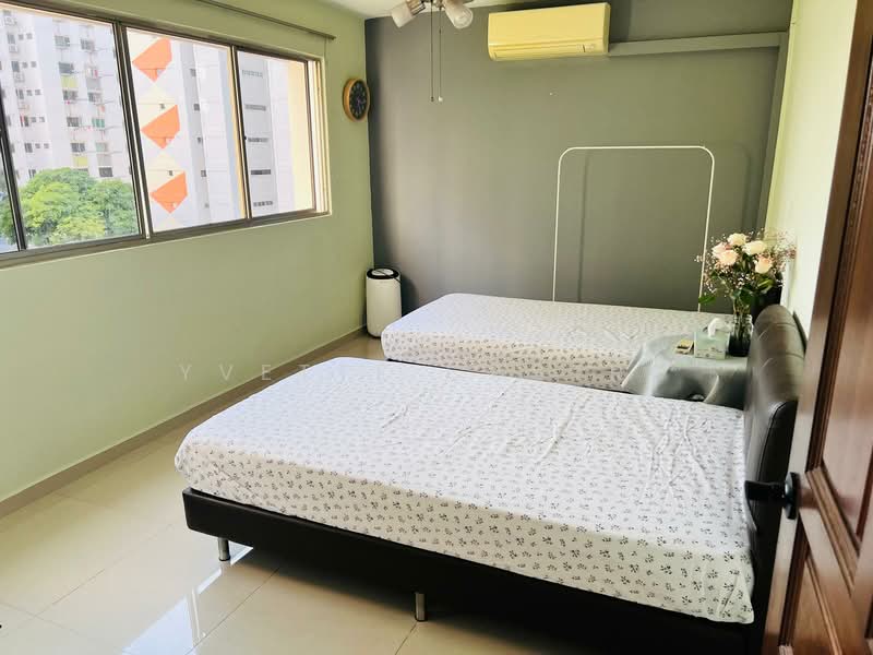 644 Yishun Street 61 HDB Flat For Sale at S$ 695,000 | PropertyGuru Singapore - Common Bedroom 1