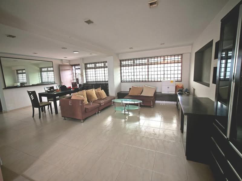 252 Choa Chu Kang Avenue 2 HDB Flat For Sale at S$ 549,000 | PropertyGuru Singapore - Living Room