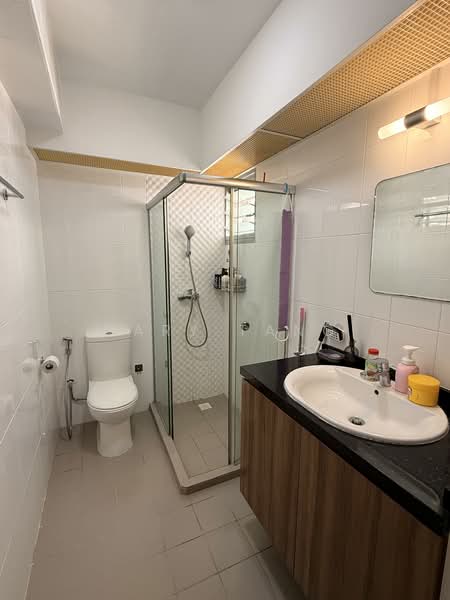 293C Bukit Batok Street 21 HDB Flat For Sale at S$ 1,080,000 | PropertyGuru Singapore - Bathroom