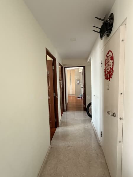 293C Bukit Batok Street 21 HDB Flat For Sale at S$ 1,080,000 | PropertyGuru Singapore - Corridor