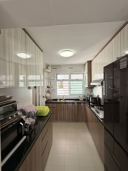 293C Bukit Batok Street 21 HDB Flat For Sale at S$ 1,080,000 | PropertyGuru Singapore - Kitchen