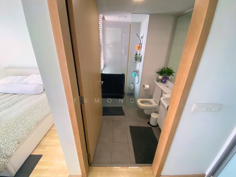 Ripple Bay Condominium For Sale at S$ 1,380,000 | PropertyGuru Singapore - Master Bathroom