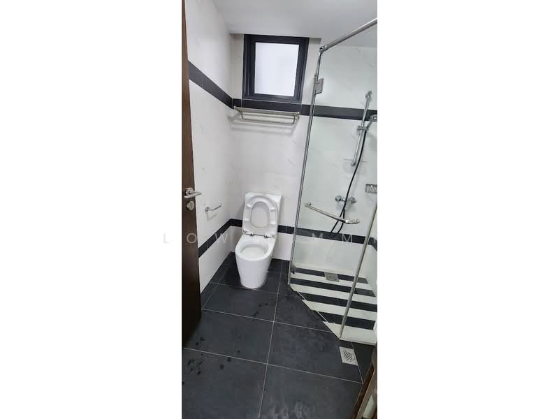 Symphony Suites Condominium For Sale at S$ 1,000,000 | PropertyGuru Singapore - Bathroom