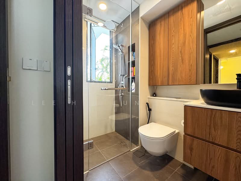 The Gazania Condominium For Sale at S$ 2,290,000 | PropertyGuru Singapore - Master Bathroom