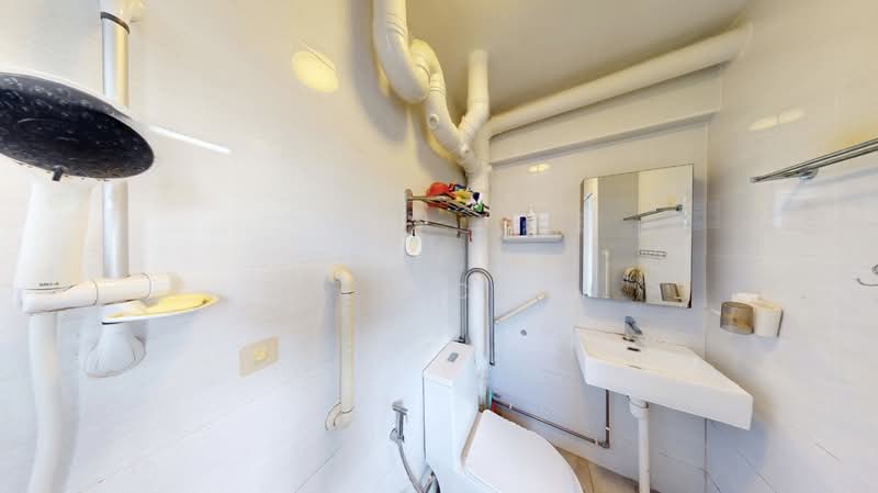 434 Hougang Avenue 8, 434 Hougang Avenue 8, 3 Bedrooms, 1,109 sqft, HDB Flat For Sale, by Ally Chin, 500075757 - Bathroom - PropertyGuru.com.sg