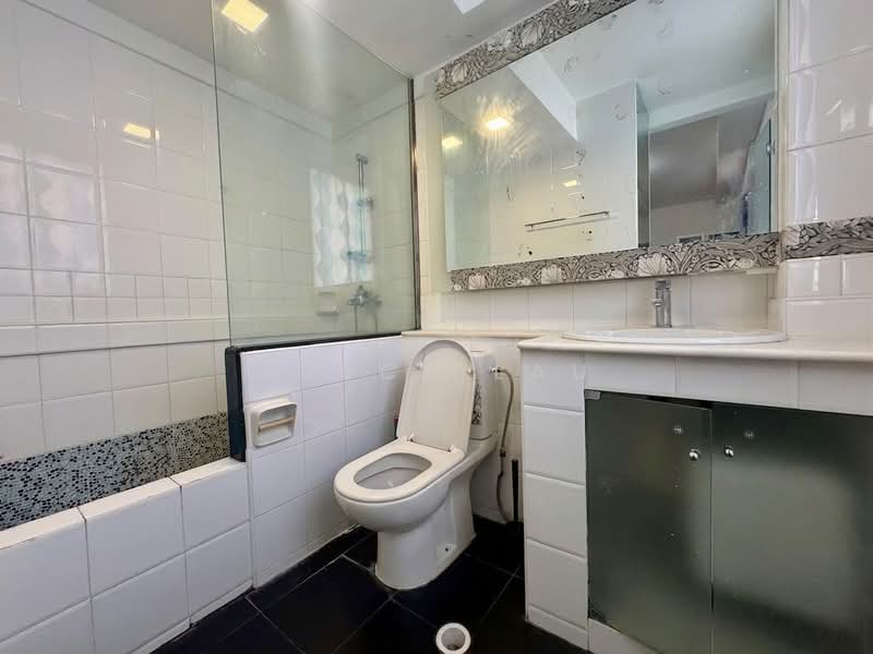 3 Storey Orchard Terrace, 4+1, move in, walk to Paragon, Orchard MRT, Orchard Rd, Scotts road, Mount Elizabeth, 4 Bedrooms, 3,200 sqft, Terraced House For Rent, by Joyce Lau, 500075779 - Bathroom - PropertyGuru.com.sg