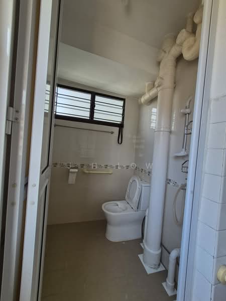 119 Ang Mo Kio Avenue 3 HDB Flat For Sale at S$ 450,000 | PropertyGuru Singapore - Bathroom