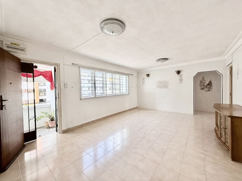 223 Yishun Street 21, 223 Yishun Street 21, 3 Bedrooms, 980 sqft, HDB Flat For Sale, by Emily Goh, 500075802 - Living Room - PropertyGuru.com.sg