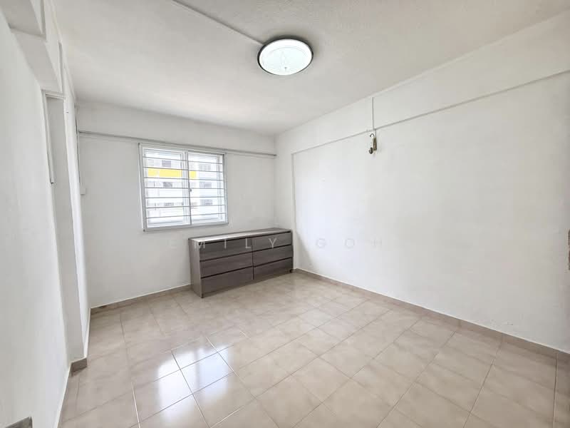 223 Yishun Street 21, 223 Yishun Street 21, 3 Bedrooms, 980 sqft, HDB Flat For Sale, by Emily Goh, 500075802 - Bedroom - PropertyGuru.com.sg