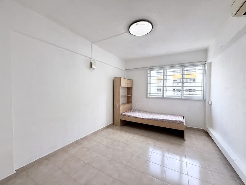 223 Yishun Street 21, 223 Yishun Street 21, 3 Bedrooms, 980 sqft, HDB Flat For Sale, by Emily Goh, 500075802 - Bedroom - PropertyGuru.com.sg