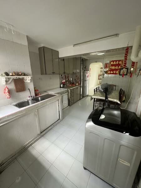 82 Whampoa Drive HDB Flat For Sale at S$ 400,000 | PropertyGuru Singapore - Kitchen