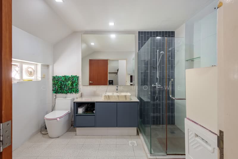 Golden Hill Estate Terraced House For Sale at S$ 5,290,000 | PropertyGuru Singapore - Bathroom