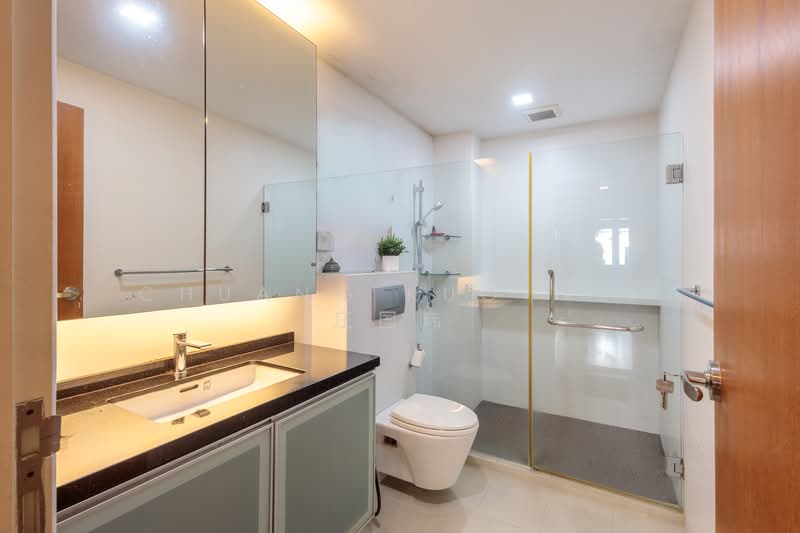 Golden Hill Estate Terraced House For Sale at S$ 5,290,000 | PropertyGuru Singapore - Bathroom