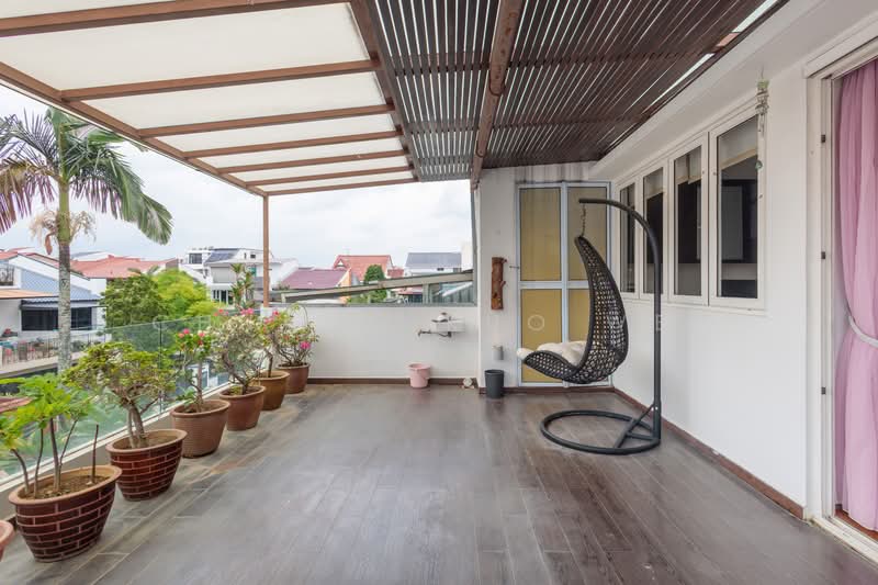 Golden Hill Estate Terraced House For Sale at S$ 5,290,000 | PropertyGuru Singapore - Balcony